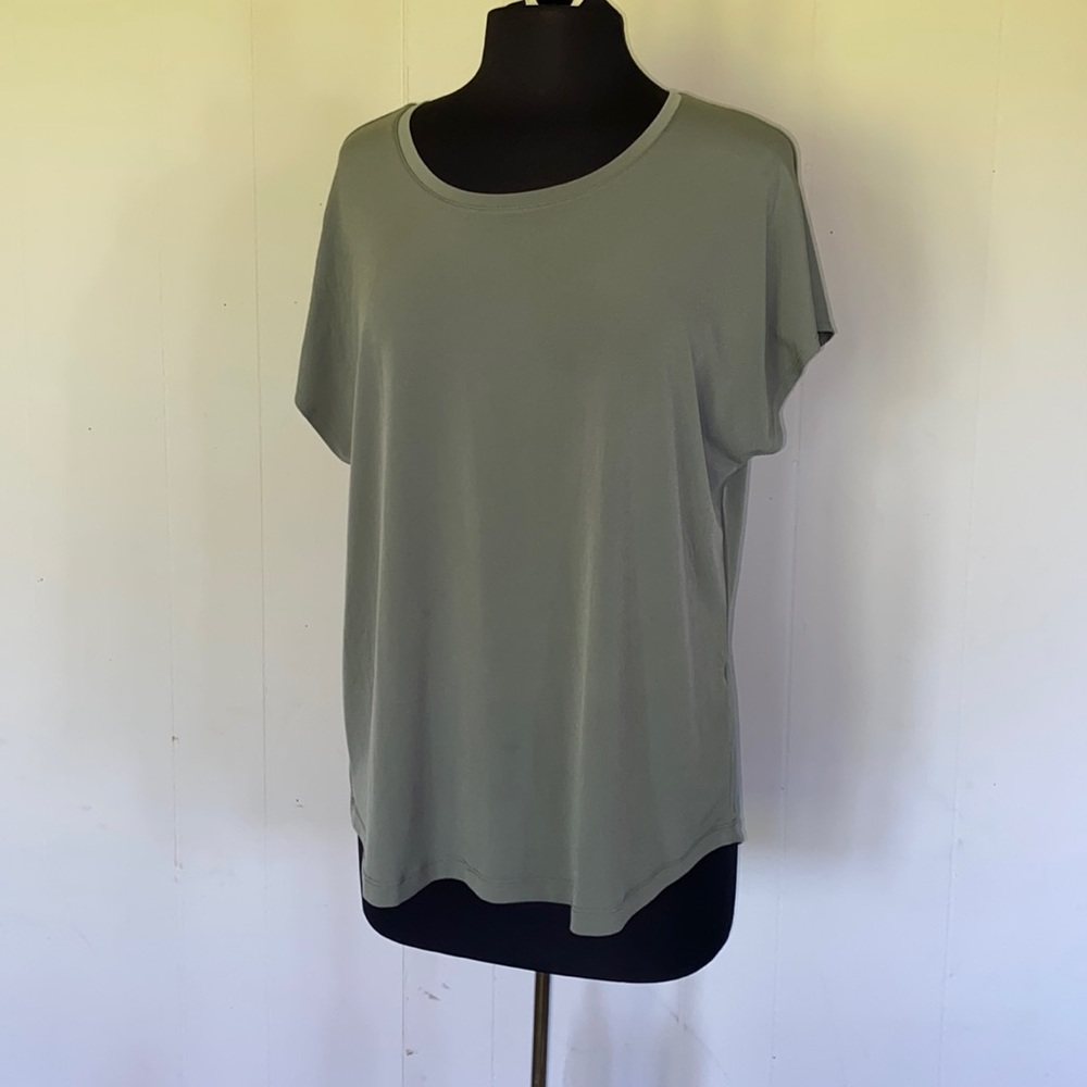 Chico’s Size 2 Army Green Loose Fit Tee